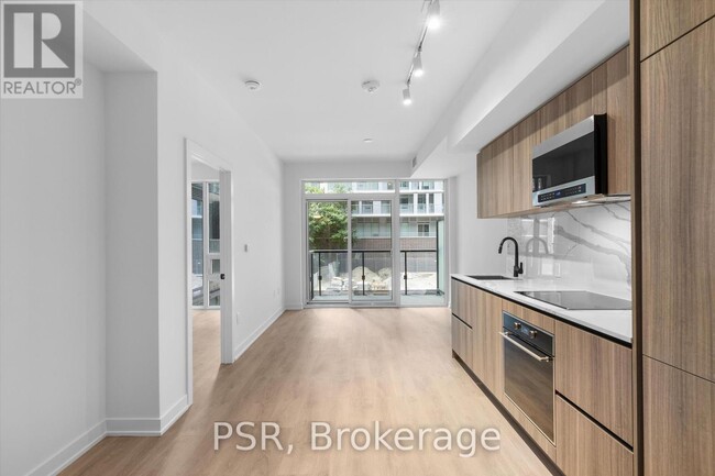 117-117 Broadway Ave in Toronto, ON - Building Photo - Building Photo