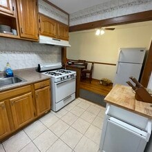 16 Kelly Pkwy in Bayonne, NJ - Building Photo - Building Photo