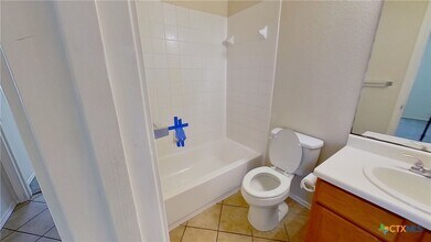 105 Fishbaugh Ln in Hutto, TX - Building Photo - Building Photo