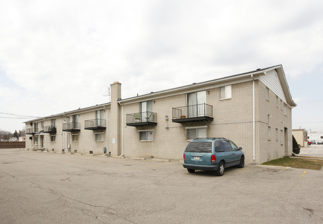 Village Terrace in Clawson, MI - Building Photo - Building Photo