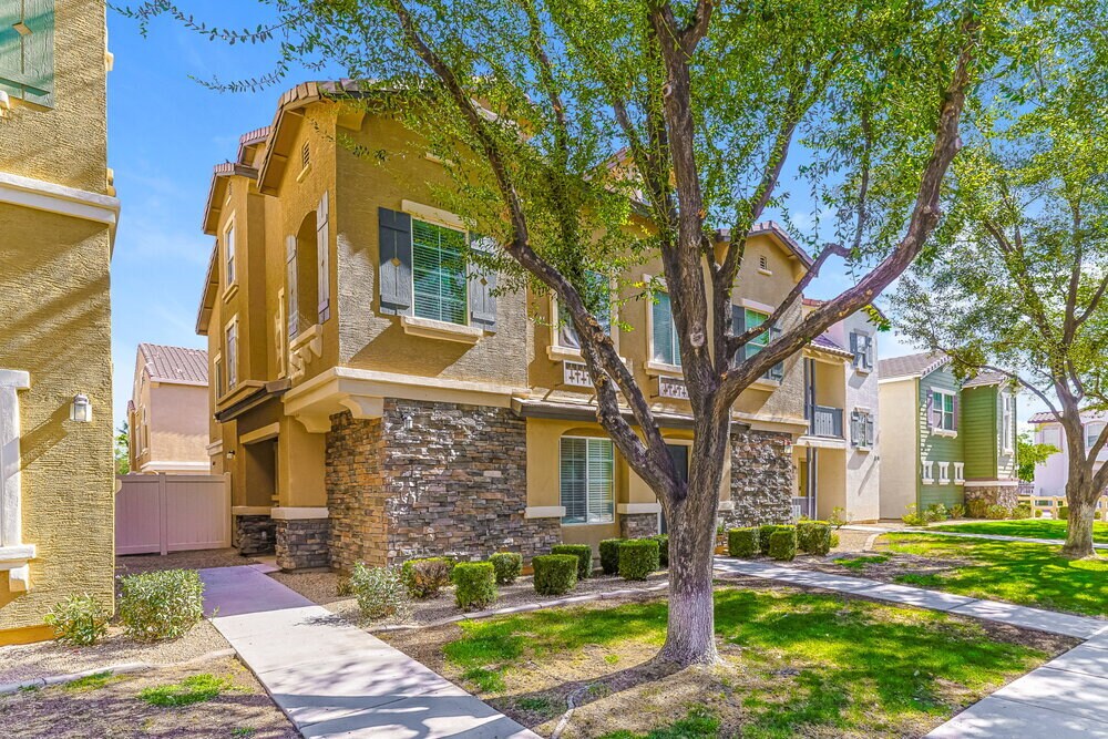 163 W Tremaine Ct in Gilbert, AZ - Building Photo