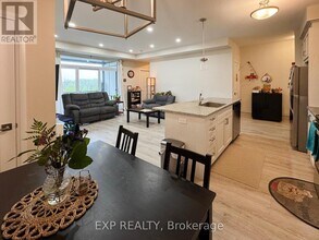 155-155 Thomas Slee Dr in Kitchener, ON - Building Photo - Building Photo