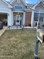 11 Umberland Pl in Monroe Township, NJ - Building Photo