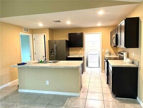 1825 NW 8th Pl in Cape Coral, FL - Building Photo - Building Photo
