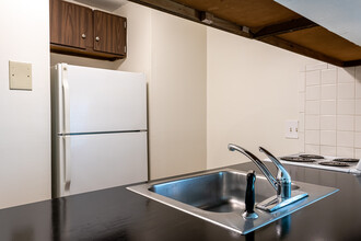 Fairway Apartments in New Britain, CT - Foto de edificio - Interior Photo