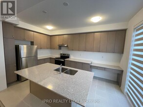 302 Calla Pt in Milton, ON - Building Photo - Building Photo