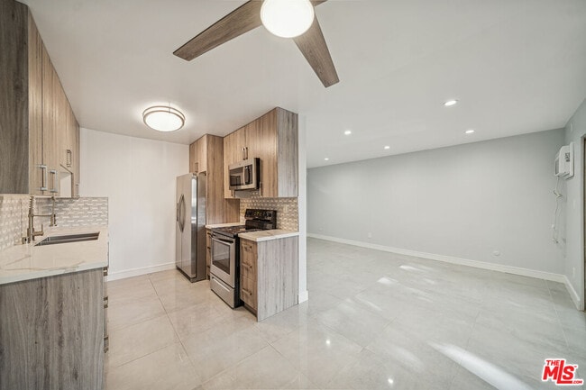 7545 Hampton Ave in West Hollywood, CA - Building Photo - Building Photo