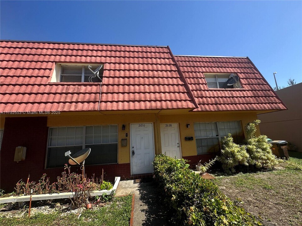 2610 NW 52nd Ave in Lauderhill, FL - Building Photo