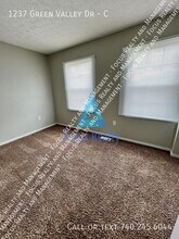 1237 Green Valley Dr in Heath, OH - Building Photo - Building Photo