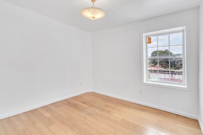 55 Bleeker St-Unit -Unit 1 in Newark, NJ - Building Photo - Building Photo