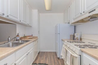 5665 N Fresno St in Fresno, CA - Building Photo - Building Photo