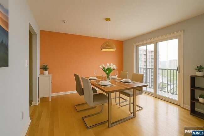 23 Legend Hills Dr in Edgewater, NJ - Building Photo - Building Photo