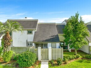 4305 Bay Point Rd in Panama City Beach, FL - Foto de edificio - Building Photo