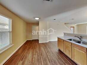 9742 Liberty Grn in San Antonio, TX - Building Photo - Building Photo