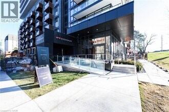 21 Park St E in Mississauga, ON - Building Photo - Building Photo