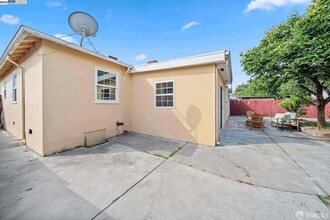 1277 Margery Ave in San Leandro, CA - Foto de edificio - Building Photo