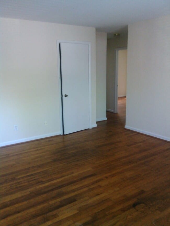 529 Hillsborough St in Chapel Hill, NC - Building Photo - Building Photo