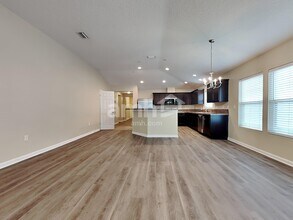 563 Worcester Ct in Jacksonville, FL - Building Photo - Building Photo