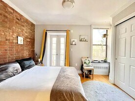 424 E 9th St in New York, NY - Building Photo