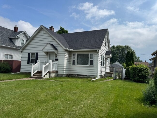 property at 2711 E Locust St