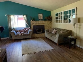 2430 Lake Redding Dr in Redding, CA - Building Photo - Building Photo