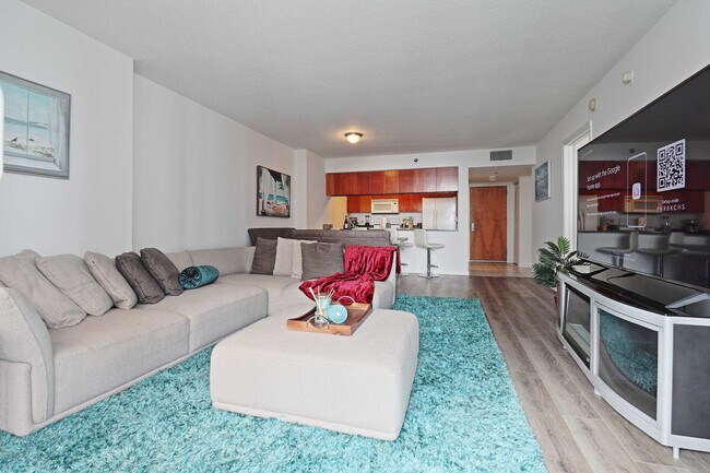 1200 Brickell Bay Dr in Miami, FL - Building Photo - Building Photo