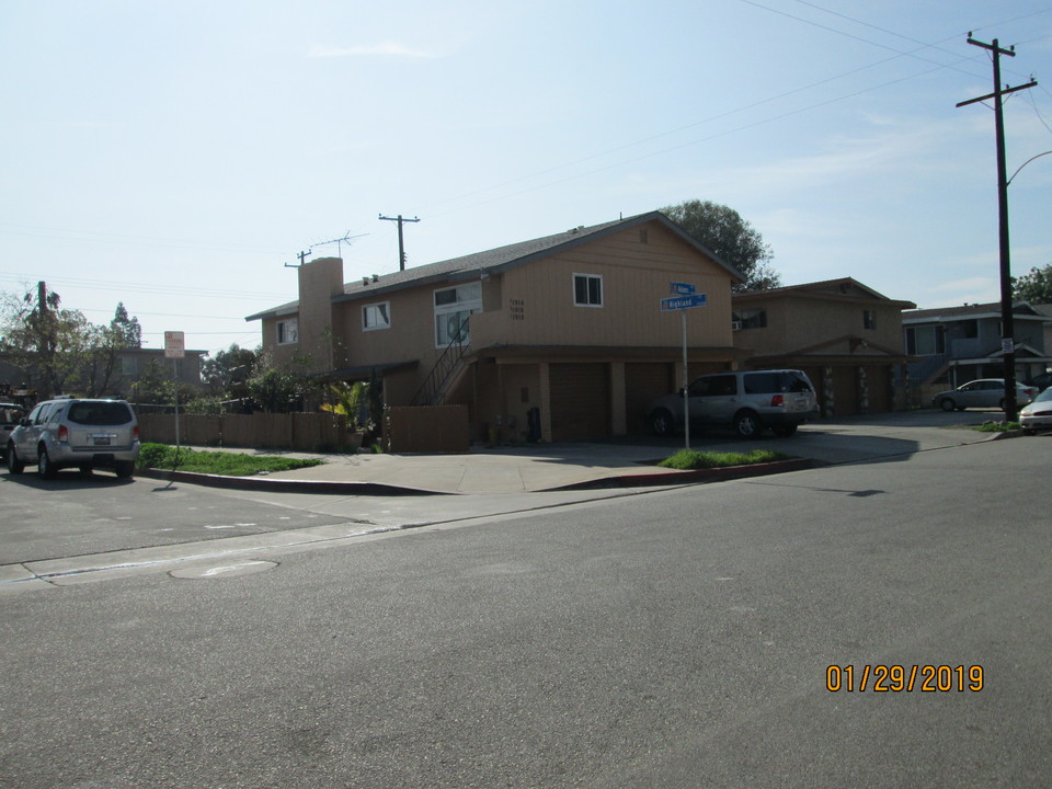 Tri-Plex in Orange, CA - Building Photo