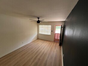 906 E 46th St in Austin, TX - Building Photo - Building Photo