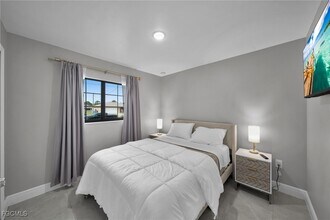 1006 Albert Ave in Lehigh Acres, FL - Foto de edificio - Building Photo