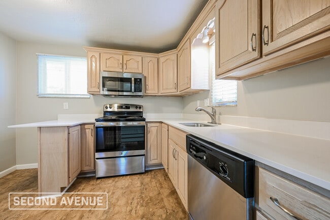 320 Marbury Dr in Irwin, PA - Building Photo - Building Photo