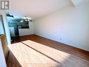 28 Sommerset Way in Toronto, ON - Building Photo - Building Photo