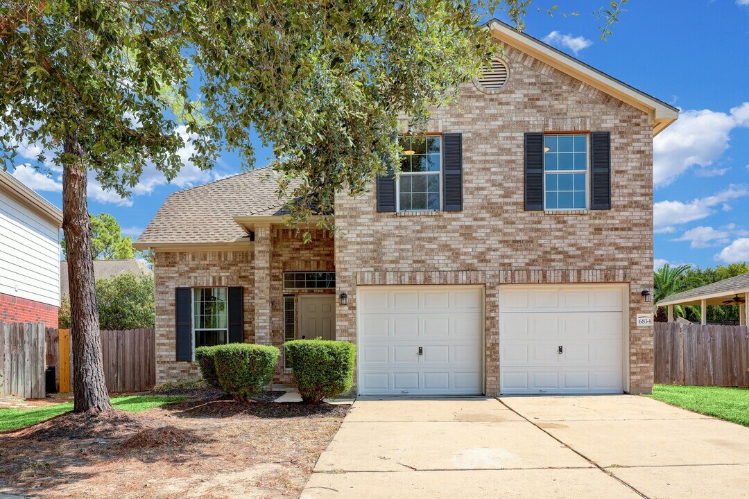 6834 Silver Shores Ln in Katy, TX - Building Photo