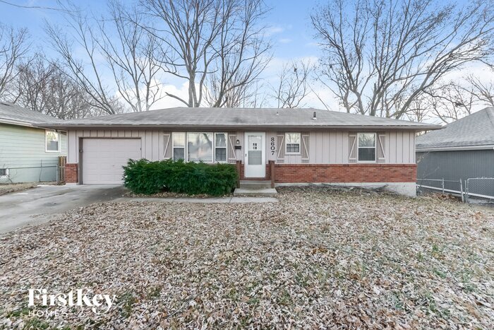 8607 Elm Ave in Raytown, MO - Building Photo