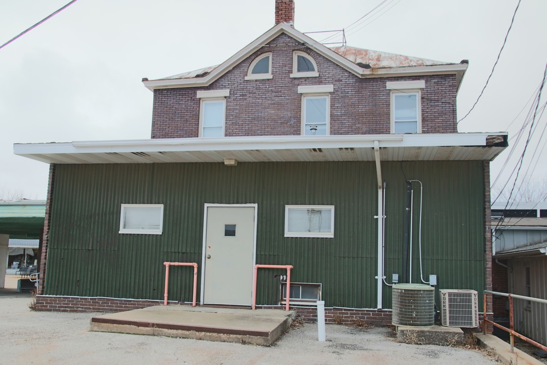 118 S Jefferson St in Washburn, IL - Building Photo