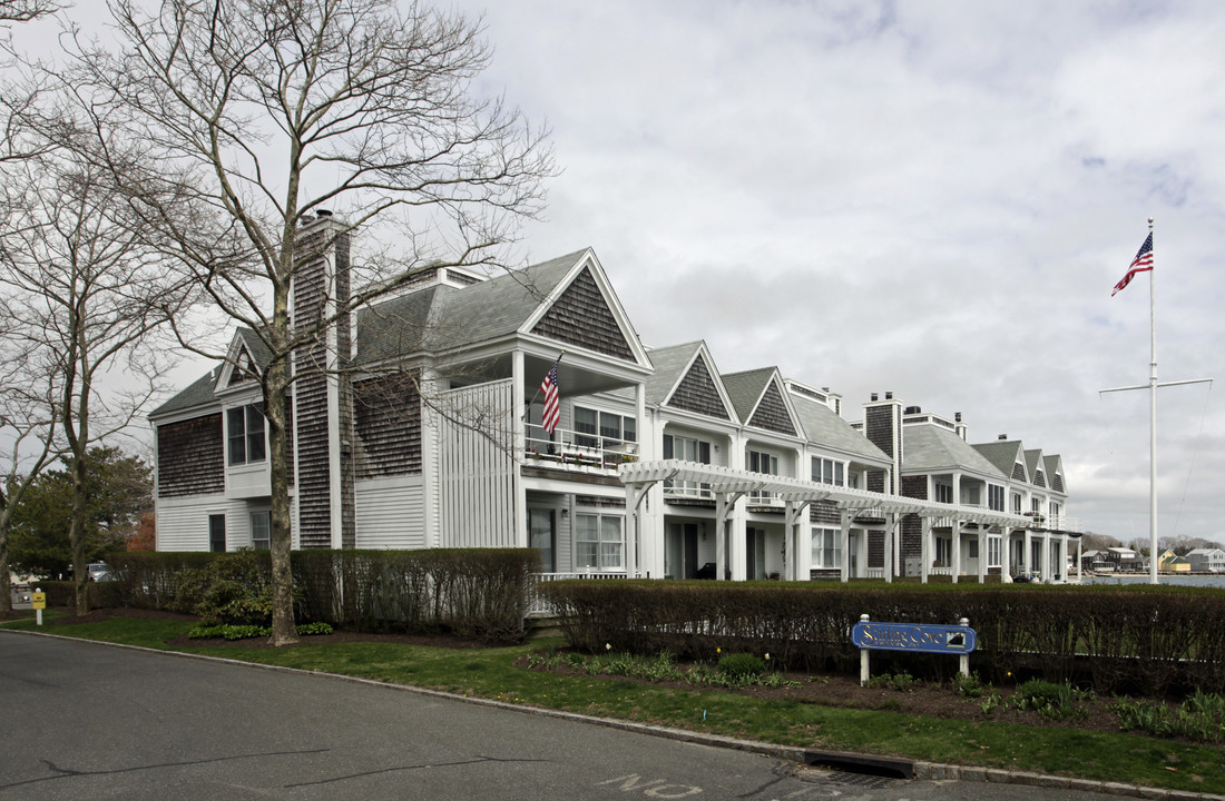 Stirling Cove in Greenport, NY - Building Photo