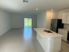 664 Carlyle Wy in Fort Pierce, FL - Building Photo - Building Photo