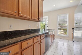 6323 Dunn Ct in Springfield, VA - Building Photo - Building Photo