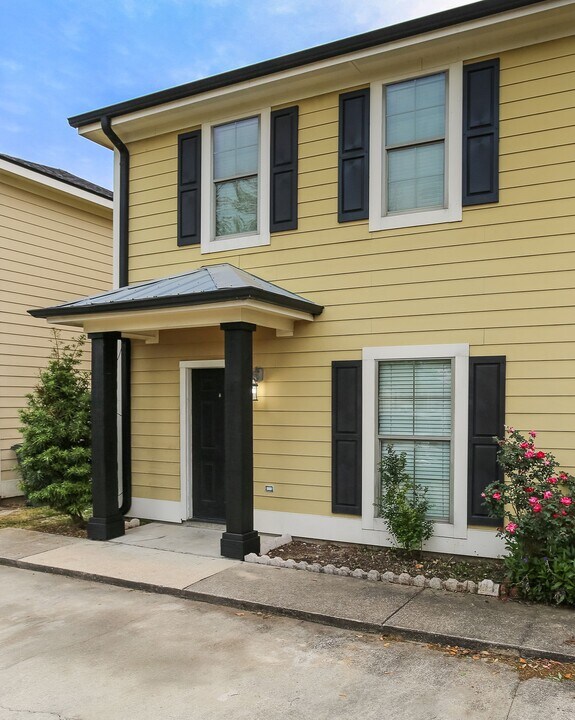 1720 Mignonette Ln, Unit B in Lake Charles, LA - Building Photo