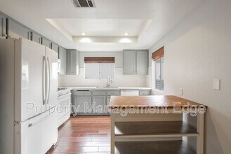 254 Oleander Dr in Oceanside, CA - Building Photo - Building Photo