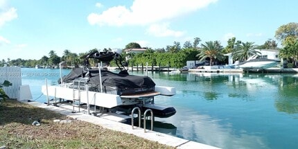 1725 Calais Dr, Unit 3 in Miami Beach, FL - Building Photo - Building Photo