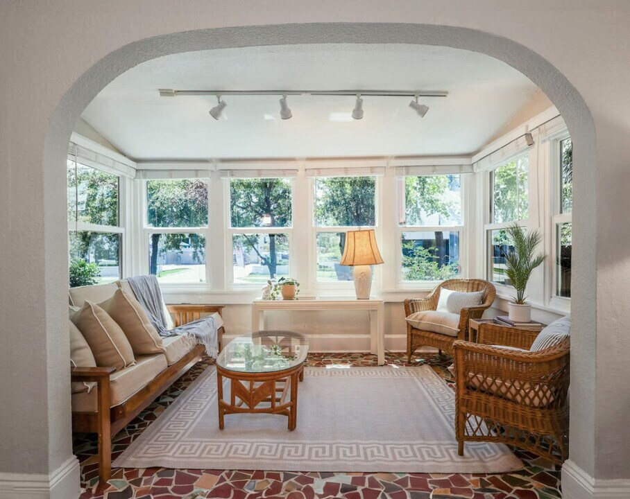 319 5th Ave N in St. Petersburg, FL - Building Photo
