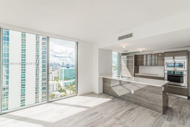 460 NE 28th St, Unit 2508 in Miami, FL - Building Photo - Building Photo