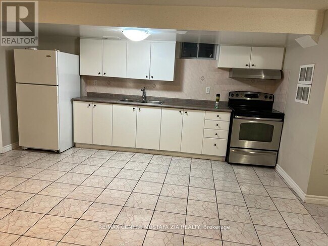 1088 Windbrook Grove in Mississauga, ON - Building Photo - Building Photo