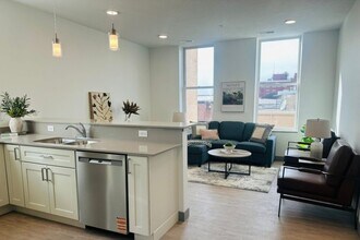 The Bank in Red Wing, MN - Foto de edificio - Building Photo