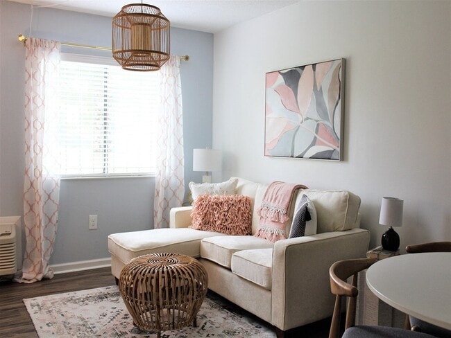 Capital Flats & Magnolia Square Apartments in Raleigh, NC - Foto de edificio - Building Photo