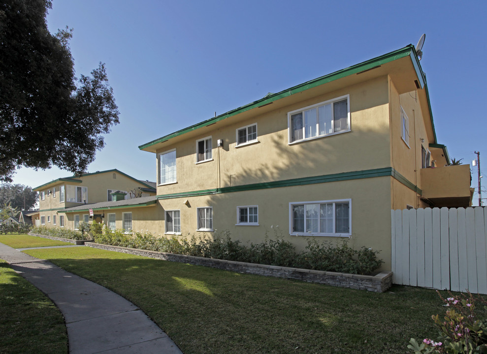 923-929 S Park Cir in Anaheim, CA - Building Photo