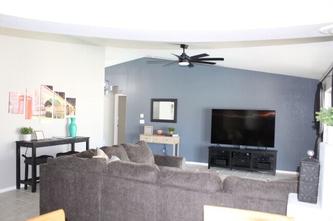 3411 Sheik Dr in Lake Havasu City, AZ - Building Photo - Building Photo