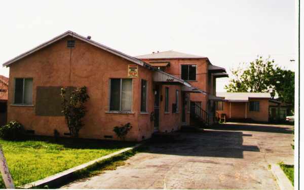 5836-5840 Gotham St in Bell Gardens, CA - Foto de edificio