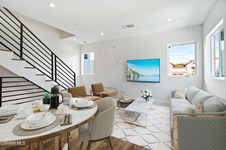 10908 Hesby St in Los Angeles, CA - Building Photo - Building Photo