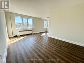 36 Wood Glen Rd in Toronto, ON - Building Photo - Building Photo